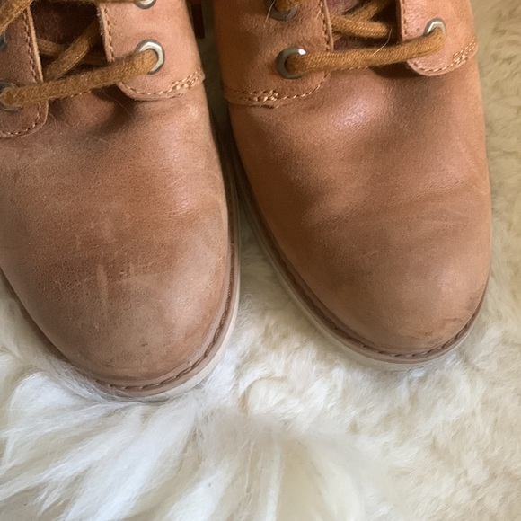 Fleece detail, waterproof Timberlands - Picture 4 of 7